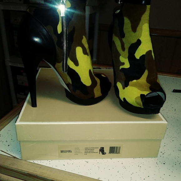 Shoes - Picture 1 of 3